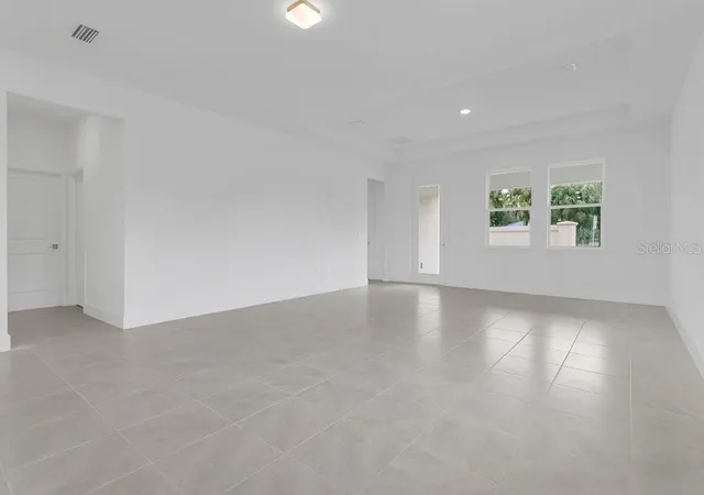 Photo 3 of Single family home for sale at 118 Elena Lavin Cir, Orlando, FL 32807 | MLS# O6444376 | Listing updated on 2026-10-09