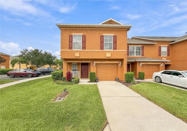 Photo 2 of Townhouse for sale at 4020 Pitch Pine Cir, Oviedo, FL 32765 | MLS# O6444378 | Listing updated on 2026-09-26