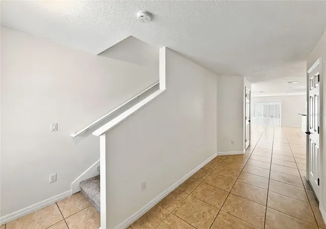 Photo 3 of Townhouse for sale at 4020 Pitch Pine Cir, Oviedo, FL 32765 | MLS# O6444378 | Listing updated on 2026-09-26