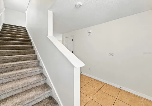 Photo 3 of Townhouse for sale at 4020 Pitch Pine Cir, Oviedo, FL 32765 | MLS# O6444378 | Listing updated on 2026-09-26