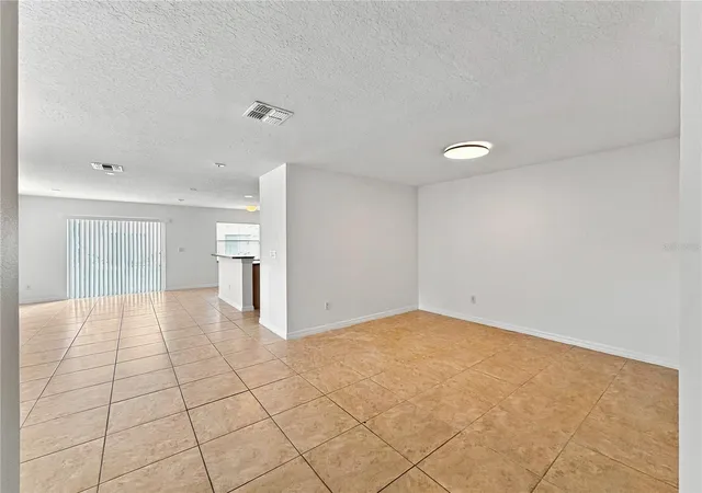 Photo 4 of Townhouse for sale at 4020 Pitch Pine Cir, Oviedo, FL 32765 | MLS# O6444378 | Listing updated on 2026-09-26