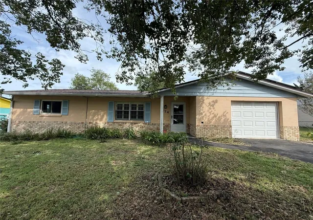 Single family home for sale at 474 WINNERS CIRCLE, LADY LAKE, FL 32159 | MLS# G5118200