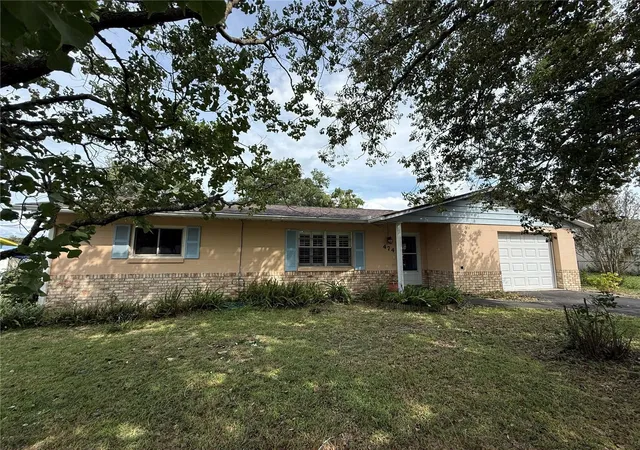 Photo 2 of Sale Pending at 474 Winners Circle, Lady Lake, FL 32159 | MLS# G5118200 | Listing updated on 2026-09-29