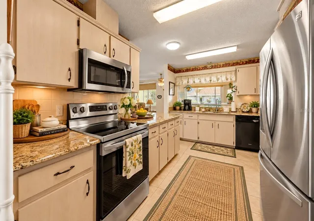Photo 4 of Single family home for sale at 8612 SW 61st Court, Ocala, FL 34476 | MLS# OM732808 | Listing updated on 2026-09-25
