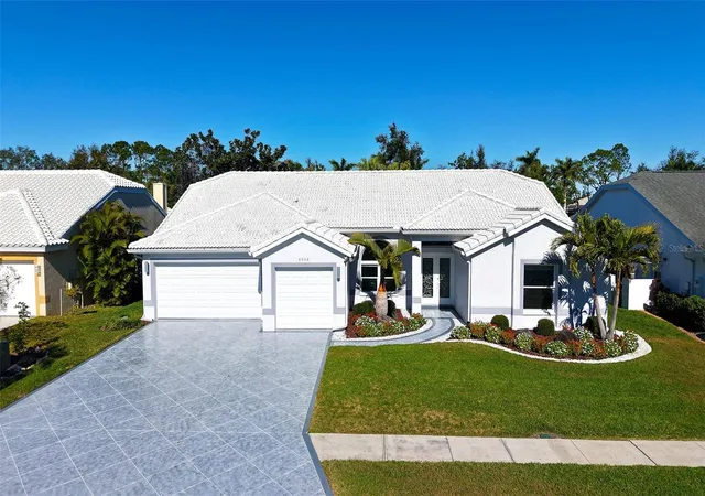 Single family home for sale at 6948 Stetson St Cir, SARASOTA, FL 34243 | MLS# A4707223