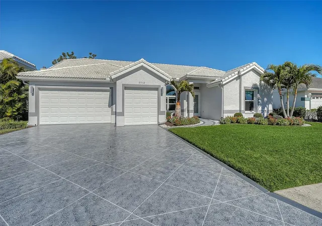 Photo 1 of Single family home for sale at 6948 Stetson St Cir, Sarasota, FL 34243 | MLS# A4707223 | Listing updated on 2026-10-02