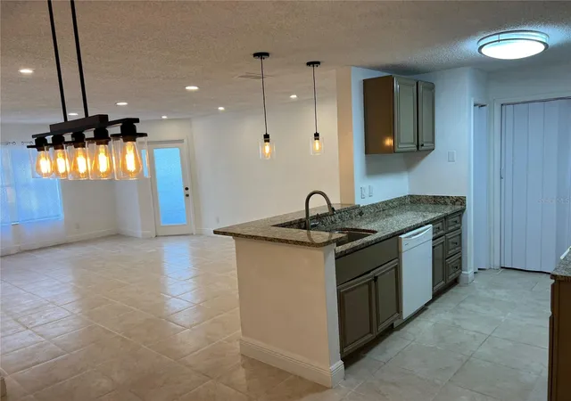 Photo 4 of Condo for sale at 2101 Cascades Blvd #106, Kissimmee, FL 34741 | MLS# S5158213 | Listing updated on 2026-09-24