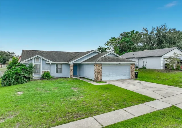 Photo 2 of Sale Pending at 2943 Roundabout Ln, Orlando, FL 32818 | MLS# OM732810 | Listing updated on 2026-10-01