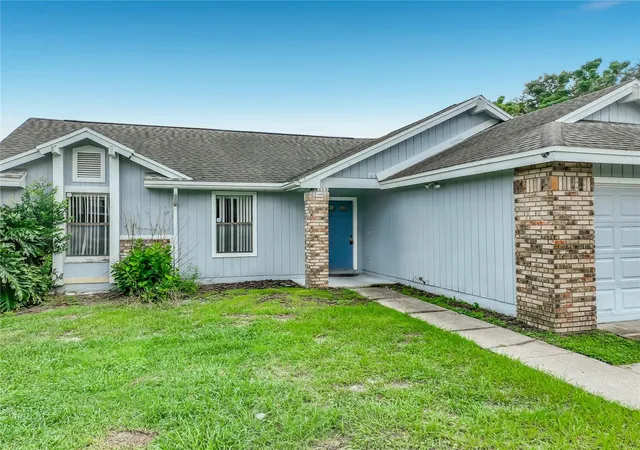 Photo 3 of Sale Pending at 2943 Roundabout Ln, Orlando, FL 32818 | MLS# OM732810 | Listing updated on 2026-10-01