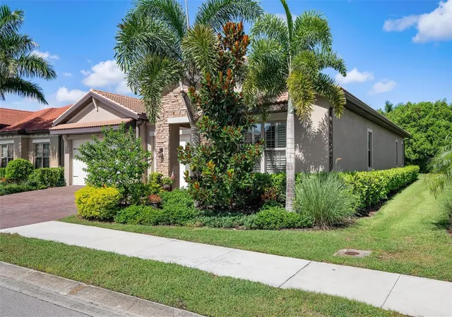 Photo 2 of Single family home for sale at 135 Pescador Pl, Nokomis, FL 34275 | MLS# A4707224 | Listing updated on 2026-10-07