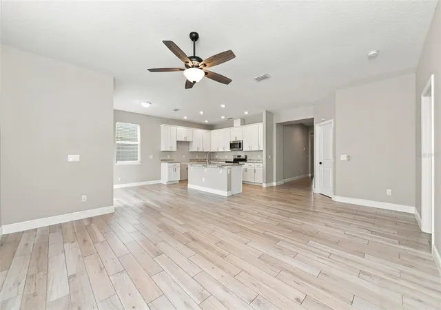 Photo 4 of Single family home for sale at 613 Dominish Ests Dr, Apopka, FL 32712 | MLS# TB8551710 | Listing updated on 2026-09-30