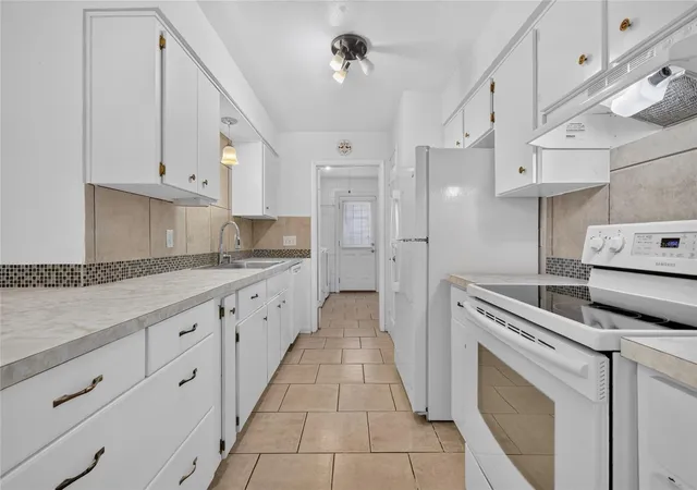 Photo 3 of Single family home for sale at 2614 Marshall Ave, Sanford, FL 32771 | MLS# TB8551711 | Listing updated on 2026-10-02
