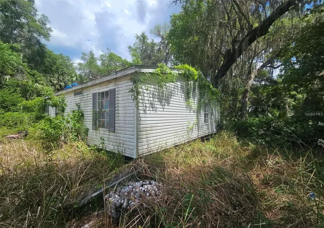 Photo 3 of Sale Pending at 15123 NE 38th Court, Citra, FL 32113 | MLS# OM732813 | Listing updated on 2026-09-24