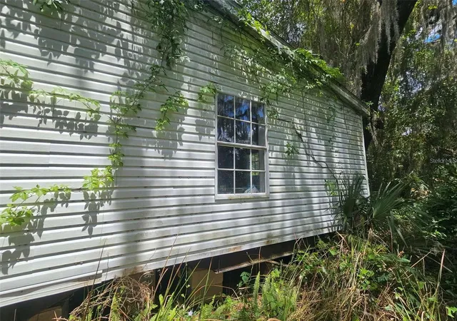 Photo 4 of Sale Pending at 15123 NE 38th Court, Citra, FL 32113 | MLS# OM732813 | Listing updated on 2026-09-24
