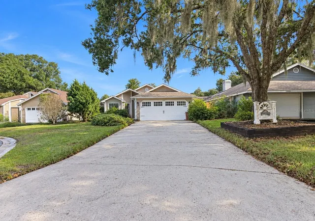 Photo 2 of Single family home for sale at 1446 Walden Oaks Pl, Plant City, FL 33563 | MLS# S5158217 | Listing updated on 2026-10-01