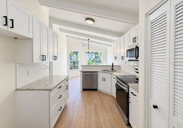 Photo 4 of Single family home for sale at 1446 Walden Oaks Pl, Plant City, FL 33563 | MLS# S5158217 | Listing updated on 2026-10-01
