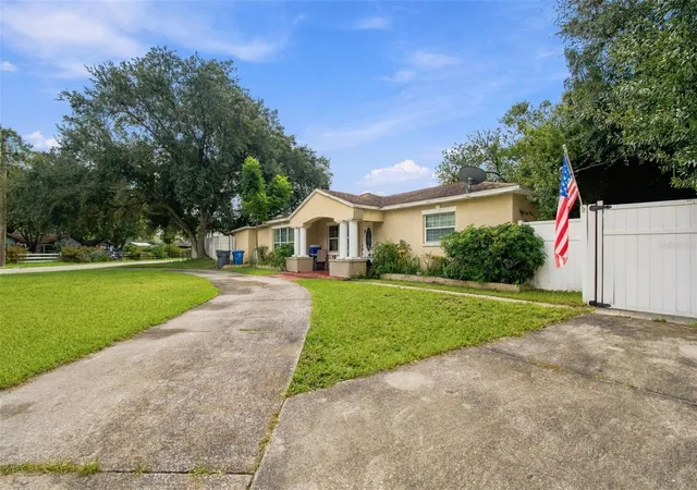 Photo 4 of Single family home for sale at 12408 N Boulevard, Tampa, FL 33612 | MLS# TB8551727 | Listing updated on 2026-10-07