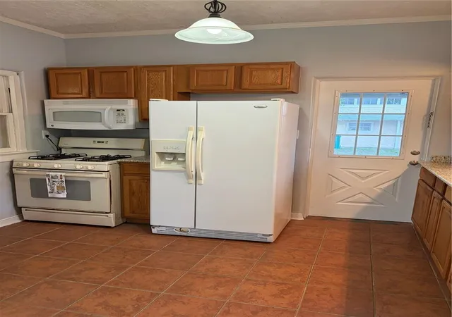 Listing Photo 5 - Condo for sale in building located at 19 W Pendleton Ave, EUSTIS, FL 32726