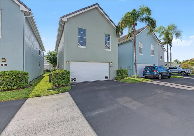 Photo 4 of Single family home for sale at 4006 Carrollwood Palm Ct, Tampa, FL 33624 | MLS# TB8551730 | Listing updated on 2026-09-26