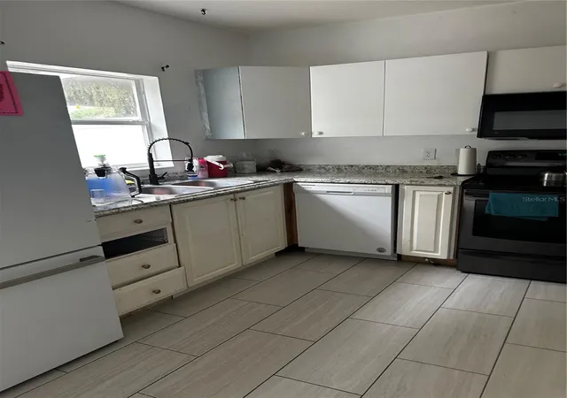 Photo 2 of Townhouse for sale at 2325 28th Avenue E, Palmetto, FL 34221 | MLS# A4707236 | Listing updated on 2026-10-10