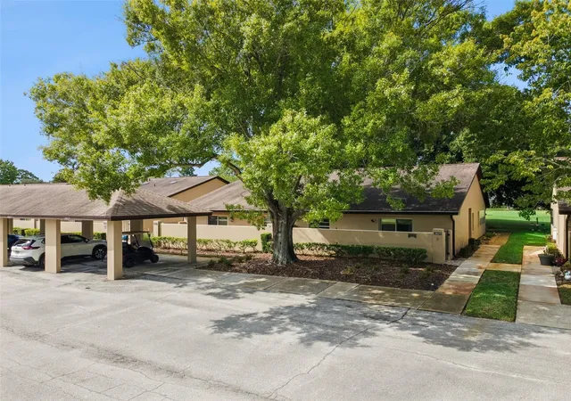 Photo 2 of House for sale at 2825 Wingfoot Ct, Winter Haven, FL 33884 | MLS# O6444414 | Listing updated on 2026-10-05