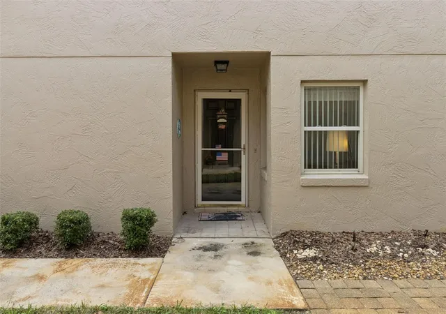Photo 4 of House for sale at 2825 Wingfoot Ct, Winter Haven, FL 33884 | MLS# O6444414 | Listing updated on 2026-10-05