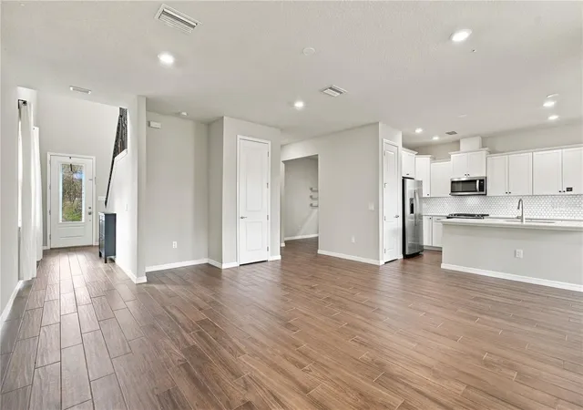Photo 4 of Single family home for sale at 3322 Monroe Meadows Dr, Odessa, FL 33556 | MLS# TB8551733 | Listing updated on 2026-09-29