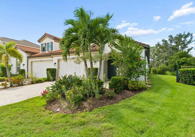 Photo 3 of Single family home for sale at 2304 Starwood Ct, Bradenton, FL 34211 | MLS# A4707237 | Listing updated on 2026-10-03