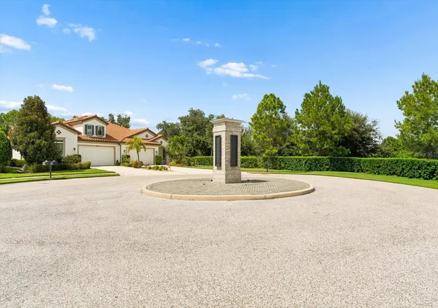 Photo 4 of House for sale at 2304 Starwood Ct, Bradenton, FL 34211 | MLS# A4707237 | Listing updated on 2026-10-03
