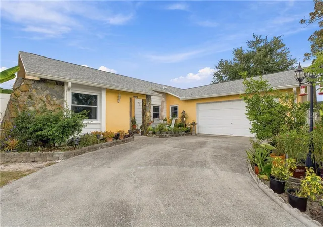 Photo 1 of Single family home for sale at 10270 Brentlawn St, Spring Hill, FL 34608 | MLS# TB8551745 | Listing updated on 2026-10-03