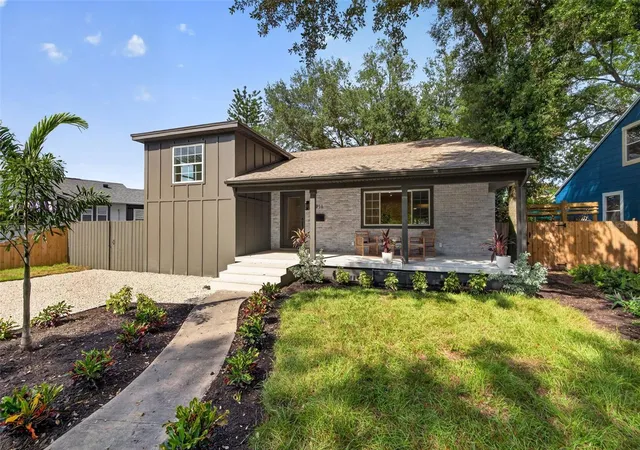 Photo 2 of Single family home for sale at 911 29th Street N, Saint Petersburg, FL 33713 | MLS# TB8551748 | Listing updated on 2026-10-10