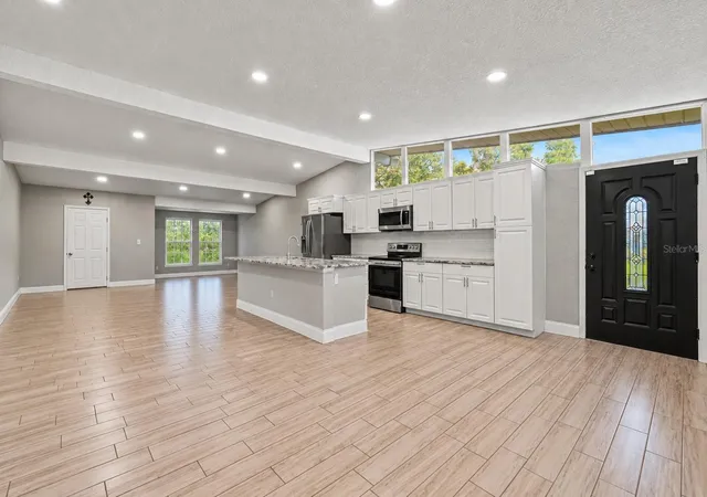 Photo 3 of Single family home for sale at 218 Park Ridge Ave, Temple Terrace, FL 33617 | MLS# TB8551758 | Listing updated on 2026-10-06