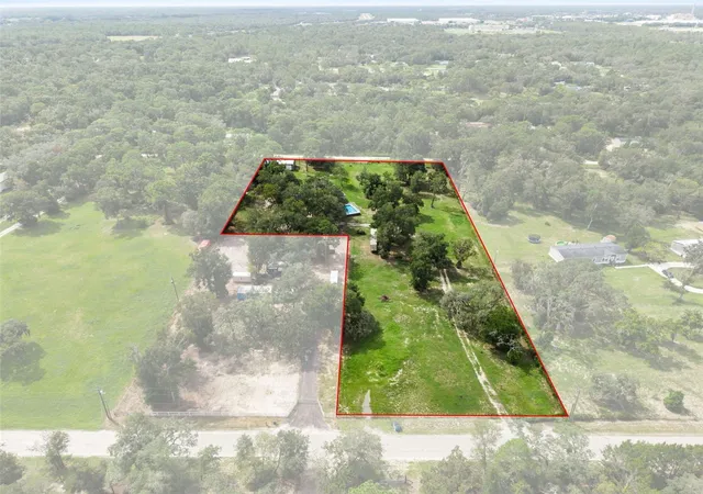 Photo 2 of Manufactured home for sale at 16344 Platinum Dr, Spring Hill, FL 34610 | MLS# W7889785 | Listing updated on 2026-10-03