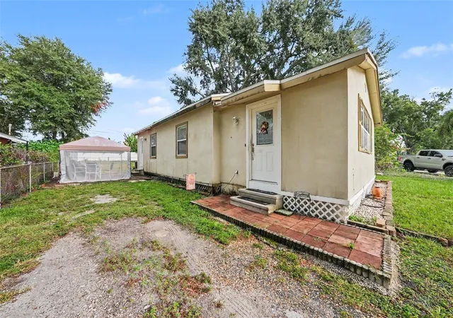 Photo 3 of Single family home for sale at 1221 Queen St N, Saint Petersburg, FL 33713 | MLS# TB8551767 | Listing updated on 2026-09-26