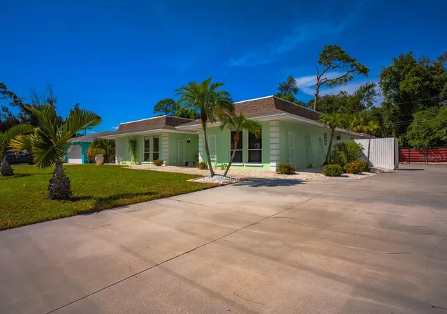 Photo 1 of Single family home for sale at 2339 Riverwood Pines Dr, Sarasota, FL 34231 | MLS# A4707250 | Listing updated on 2026-09-25