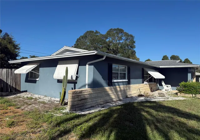 Photo 3 of Single family home for sale at 568 Hillcrest Dr, Largo, FL 33771 | MLS# O6444447 | Listing updated on 2026-09-29