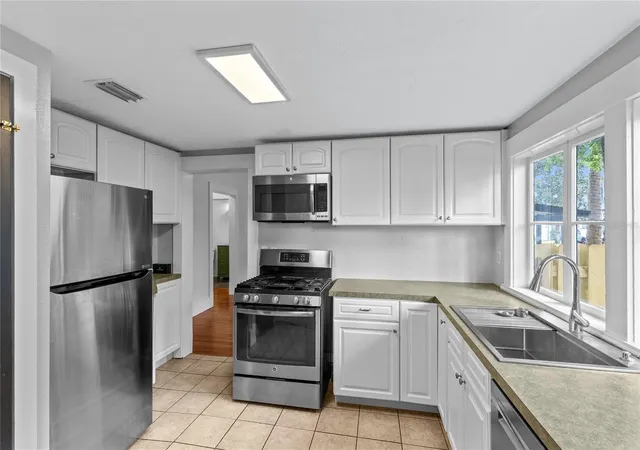 Photo 4 of Single family home for sale at 12 N Forest Ave, Orlando, FL 32803 | MLS# O6444448 | Listing updated on 2026-10-03