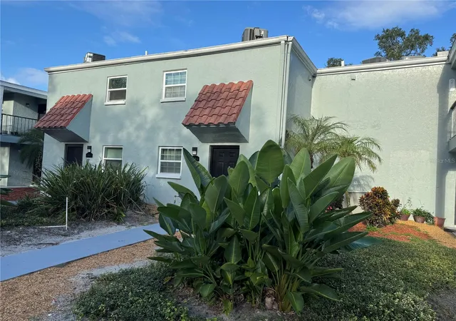 Photo 1 of Condo for sale at 2884 Somerset Park Dr #2907, Tampa, FL 33613 | MLS# OM732820 | Listing updated on 2026-09-30
