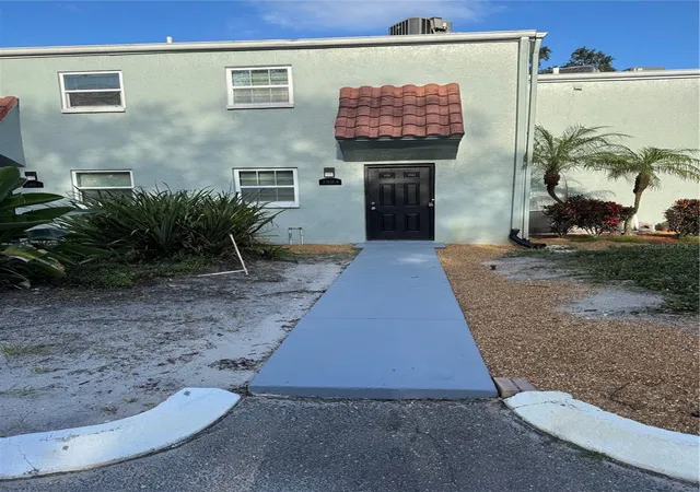Photo 3 of Condo for sale at 2884 Somerset Park Dr #2907, Tampa, FL 33613 | MLS# OM732820 | Listing updated on 2026-09-30