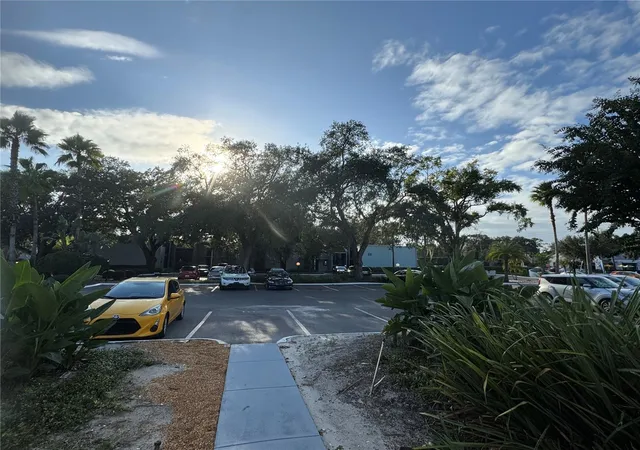 Listing Photo 4 - Condo for sale in building located at 2884 Somerset Park Dr, TAMPA, FL 33613 - Unit #2907