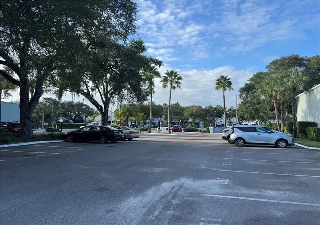 Listing Photo 5 - Condo for sale in building located at 2884 Somerset Park Dr, TAMPA, FL 33613 - Unit #2907