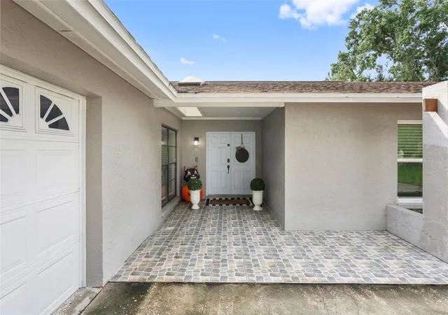 Photo 2 of Single family home for sale at 4010 Braesgate Ln, Tampa, FL 33624 | MLS# TB8551808 | Listing updated on 2026-10-06