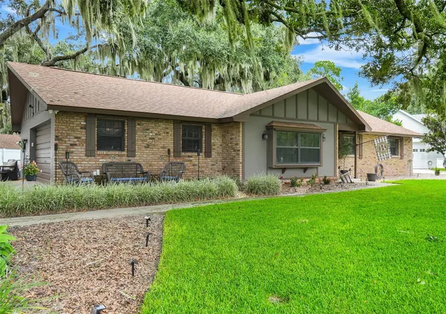 Photo 1 of Single family home for sale at 31946 Harris Rd, Tavares, FL 32778 | MLS# G5118223 | Listing updated on 2026-10-05