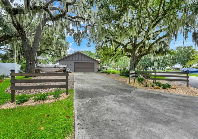 Photo 3 of Single family home for sale at 31946 Harris Rd, Tavares, FL 32778 | MLS# G5118223 | Listing updated on 2026-10-05