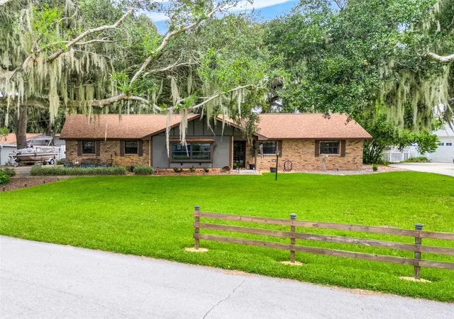 Photo 3 of Single family home for sale at 31946 Harris Rd, Tavares, FL 32778 | MLS# G5118223 | Listing updated on 2026-10-09