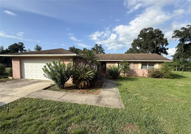 Photo 1 of Sale Pending at 2906 Oak Crst Dr, Plant City, FL 33565 | MLS# TB8551812 | Listing updated on 2026-10-09