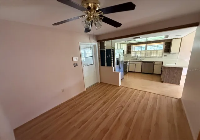 Photo 2 of Sale Pending at 2906 Oak Crst Dr, Plant City, FL 33565 | MLS# TB8551812 | Listing updated on 2026-10-09