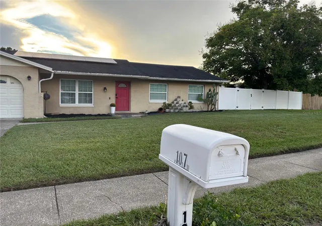 Photo 3 of Single family home for sale at 107 Sunset Dr, Longwood, FL 32750 | MLS# O6444477 | Listing updated on 2026-10-06