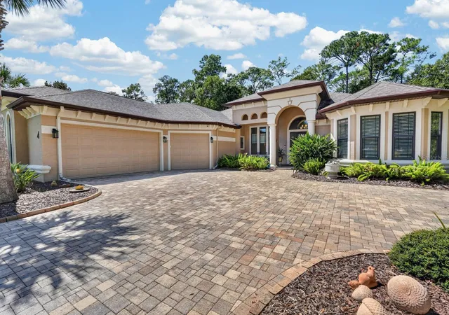 Photo 2 of Single family home for sale at 4 Scarlet Oak Cir, Palm Coast, FL 32137 | MLS# FC321674 | Listing updated on 2026-10-30
