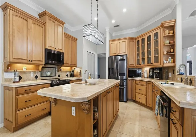 Photo 3 of Single family home for sale at 1815 E Allegrie Dr, Inverness, FL 34453 | MLS# W7889793 | Listing updated on 2026-09-30